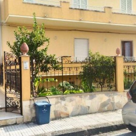 Ferienwohnung Relax Due Passi Dal Mare Spadafora Exterior foto